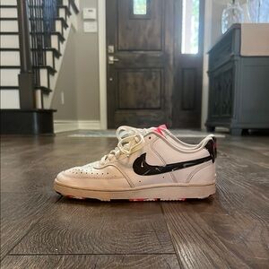 Nike White and Black Low-Top Sneakers